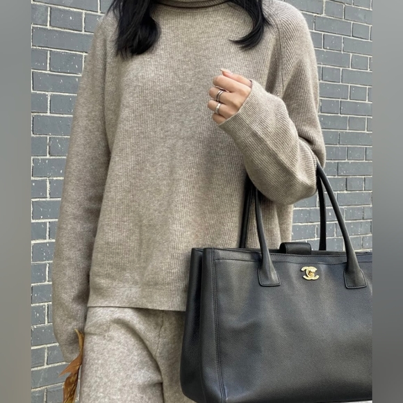 Chanel Executive Cerf Tote - Picture 16 of 16